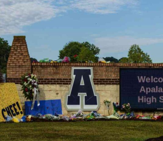 Father of Accused Georgia School Shooter Pleads Not Guilty news-22112024-001018