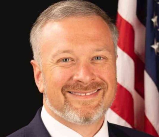 charges-filed-against-da-for-firing-gunshot-during-fugitive-pursuit