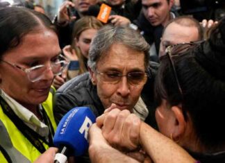 fabio-ochoa-vasquez-notorious-cartel-drug-lord-released-and-deported-to-colombia
